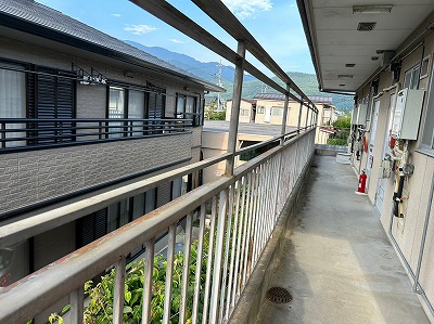 甲府市　アパート　目隠し波板　既存撤去